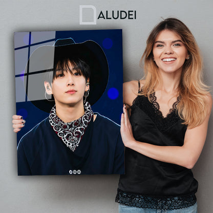 JUNKOOK CON SOMBRERO BTS CUADRO PERSONALIZADO DE ALUMINIO SUBLIMADO 40X60 CM